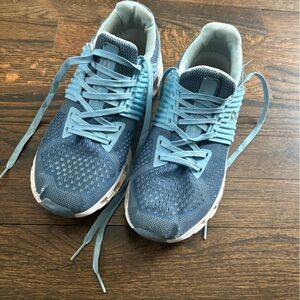 On Cloud Light Blue Women's Athletic Training Sneakers